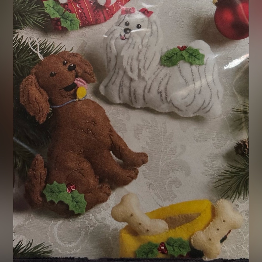 BUCILLA Santa Paws 6 Piece Felt Ornament Craft Kit 85462 Dogs/ Puppies Craft NWT - Picture 9 of 16